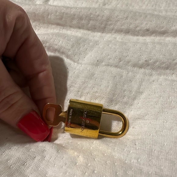 Authentic Lv lock and key - Picture 3 of 5